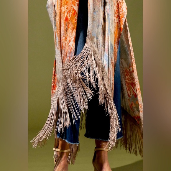 Bohemian Nottingham Fringe Kimono with Floral Pattern - Picture 5 of 9